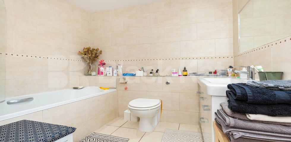 			Private roof terrace, Studio Apartment, 1 bath, 1 reception Apartment			 Bethnal Green Road, BETHNAL GREEN-HACKNEY-LONDON FIELDS